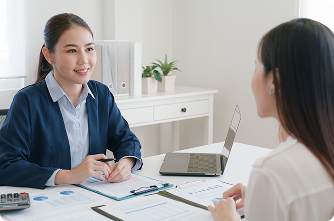 転職希望者に寄り添い、丁寧なキャリア相談を行う様子