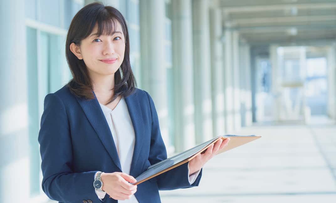 転職サポートを受ける若手ビジネスパーソン