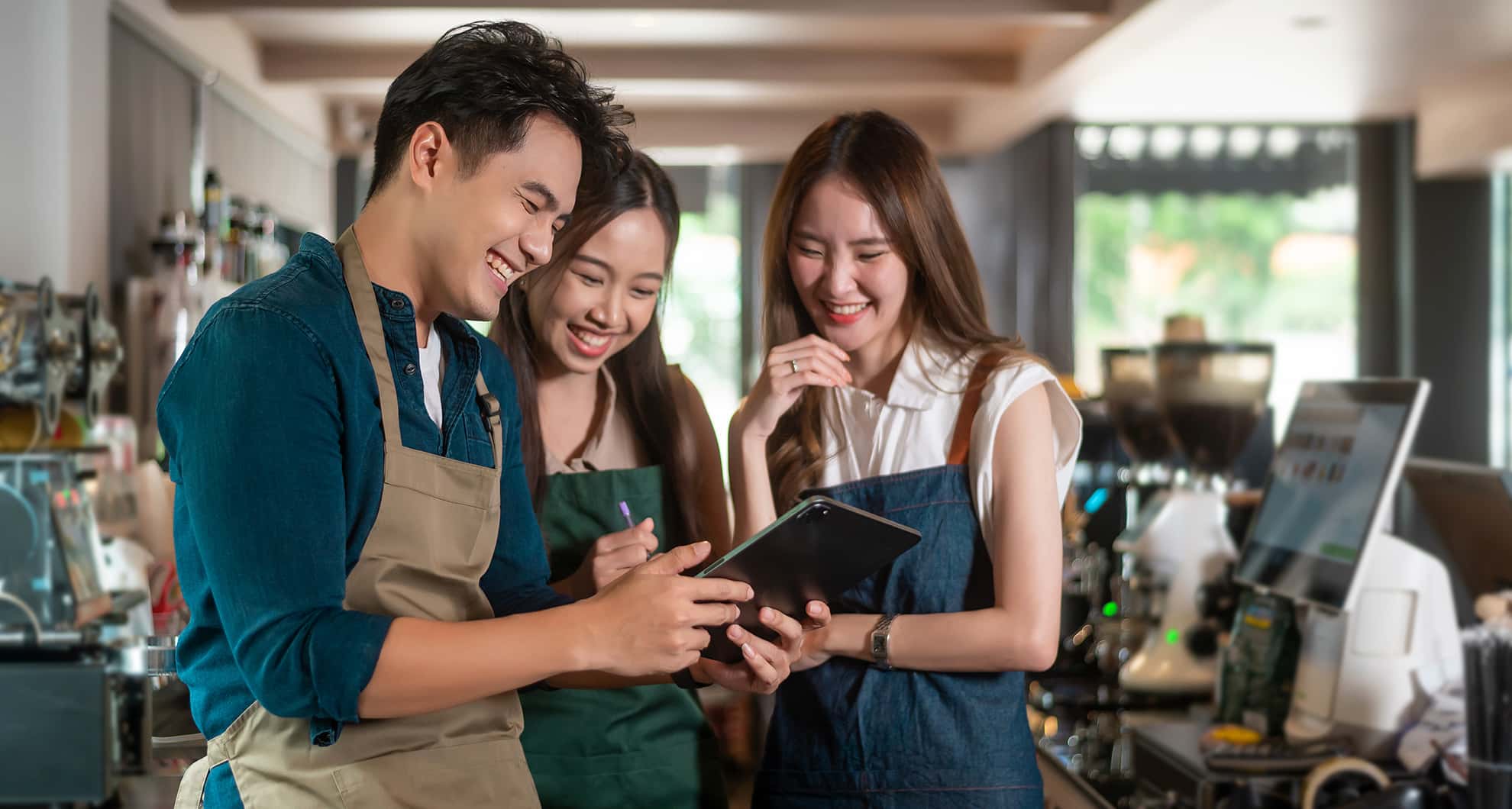 転職サポートを受ける若手ビジネスパーソン